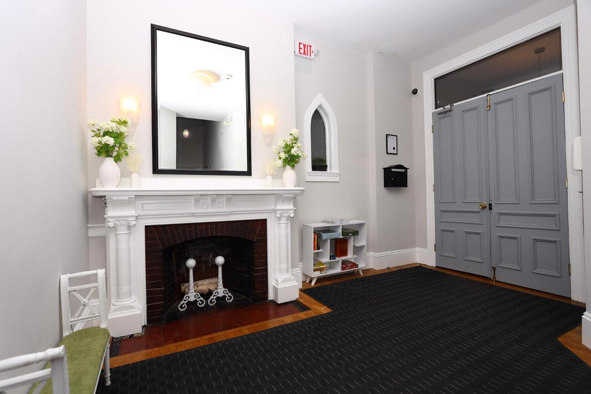 Stylish Studio On Newbury St #3 Boston Bagian luar foto