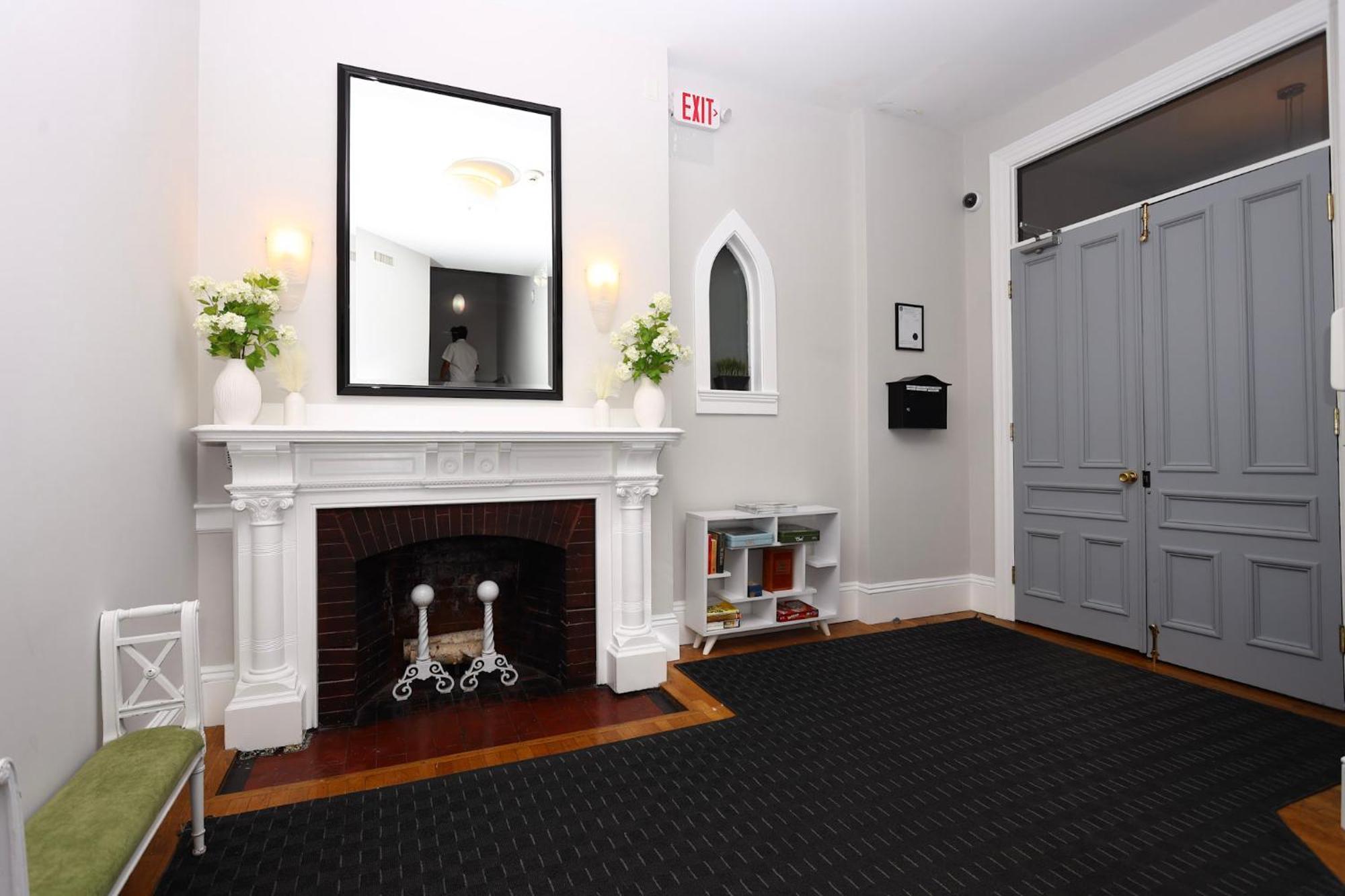 Stylish Studio On Newbury St #3 Boston Bagian luar foto